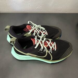 Nike Mens Trail Black and Mint Athletic Shoes